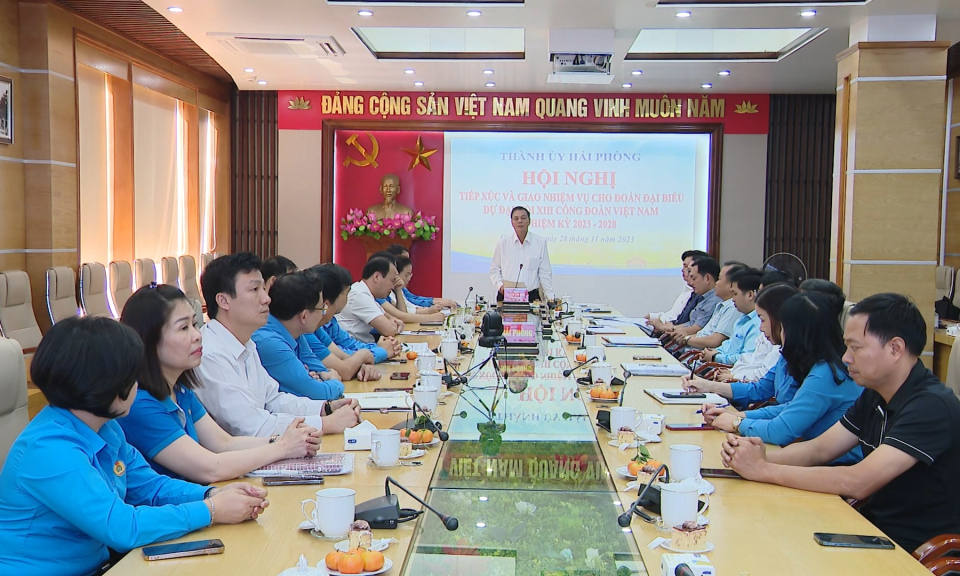 X&acirc;y dựng Đảng: Ph&aacute;t huy vai tr&ograve; l&atilde;nh đạo của Đảng về C&ocirc;ng đo&agrave;n Việt Nam trong t&igrave;nh h&igrave;nh mới