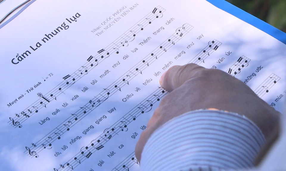 &Acirc;m vang miền cửa biển: Cẩm La nhung lụa