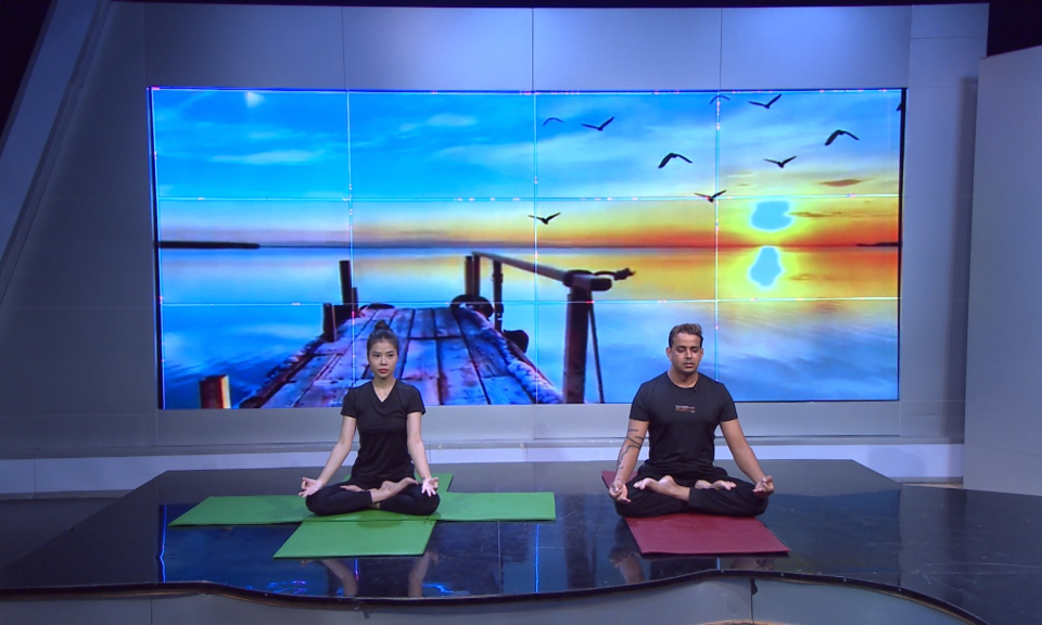 Măng non đất Cảng: Dạy Yoga (Phần 2)