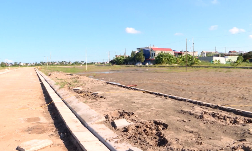 Ph&aacute;p luật v&agrave; cuộc sống: Khắc phục những kh&oacute; khăn trong đấu gi&aacute; quyền sử dụng đất 