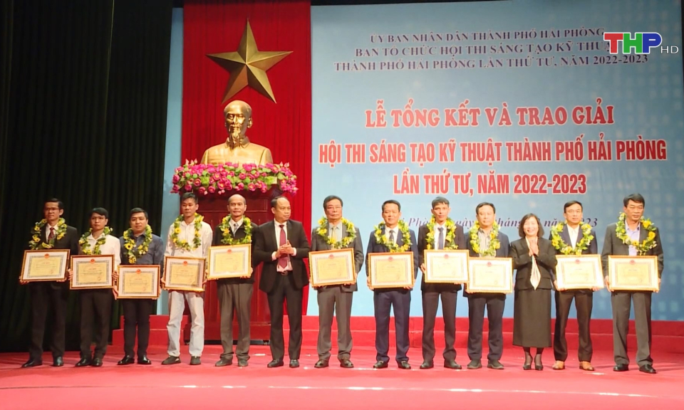 Trao giải Hội thi S&aacute;ng tạo kỹ thuật th&agrave;nh phố lần thứ 4