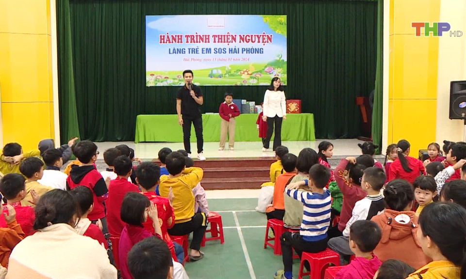 Mang Tết y&ecirc;u thương đến với trẻ em 