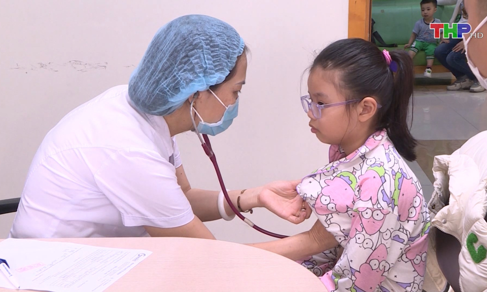 Nguy cơ từ việc tự điều trị cho trẻ tại nh&agrave;