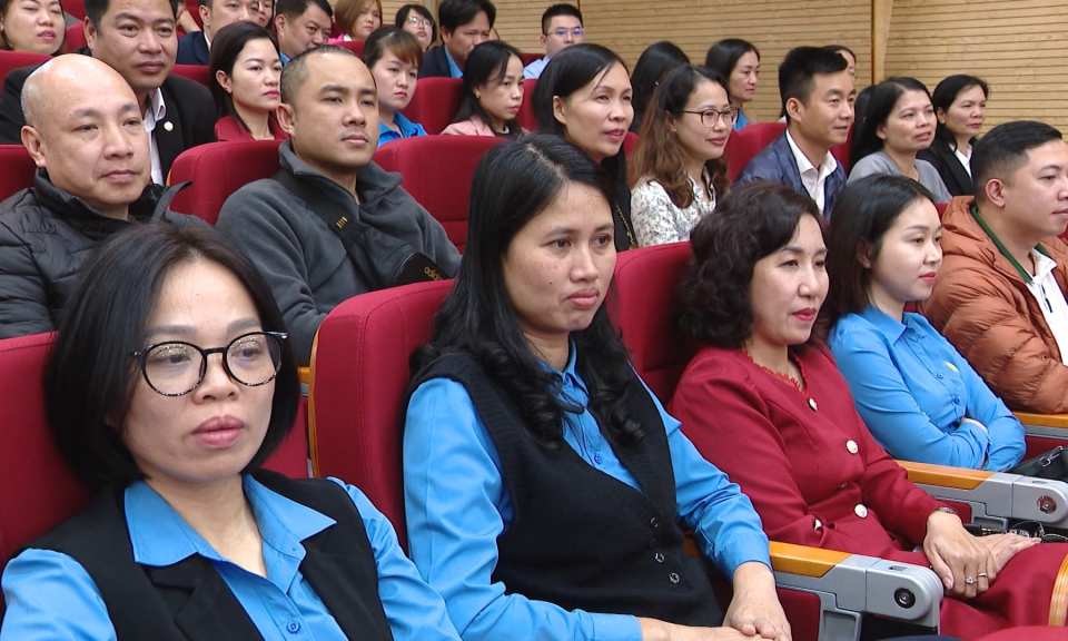 Đại biểu nh&acirc;n d&acirc;n với cử tri: Diễn đ&agrave;n người lao động: Cuộc tiếp x&uacute;c cử tri đặc biệt