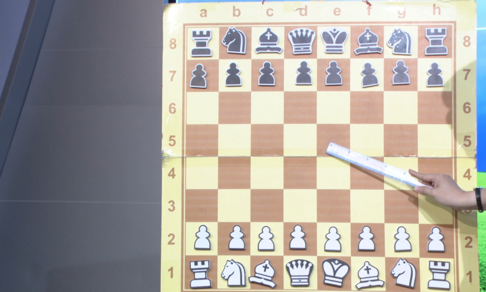 Măng non đất Cảng: Dạy cờ vua (Phần 3)