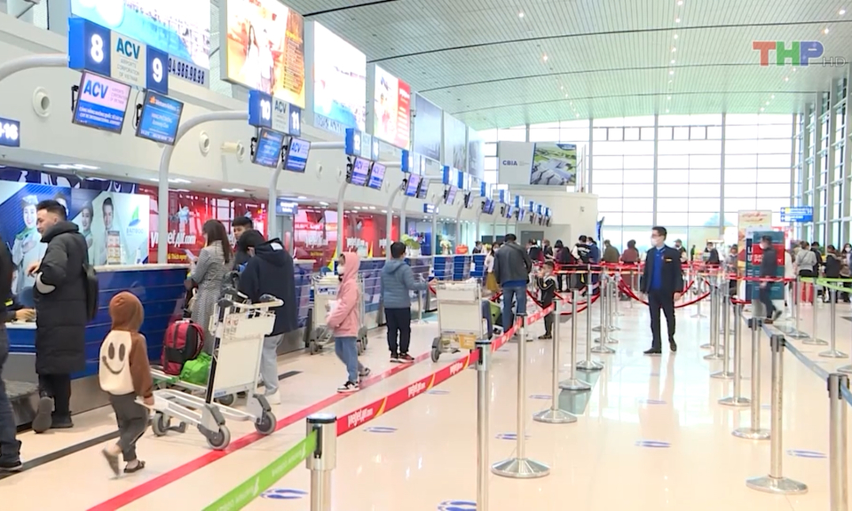 Gi&aacute; v&eacute; m&aacute;y bay dịp Tết tăng cao