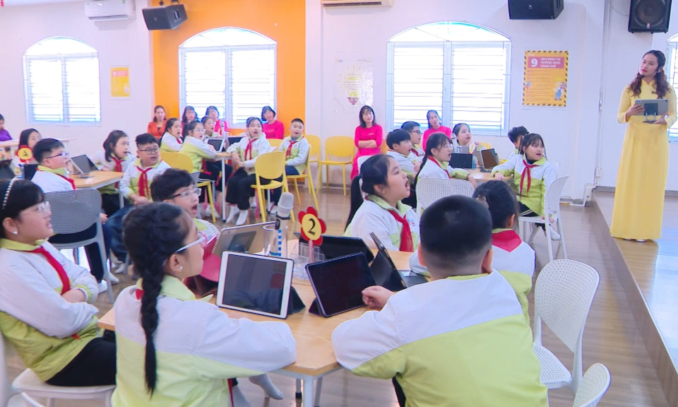 Chuyển đổi số: Lớp học th&ocirc;ng minh &ndash; Điểm nhấn chuyển đổi số gi&aacute;o dục