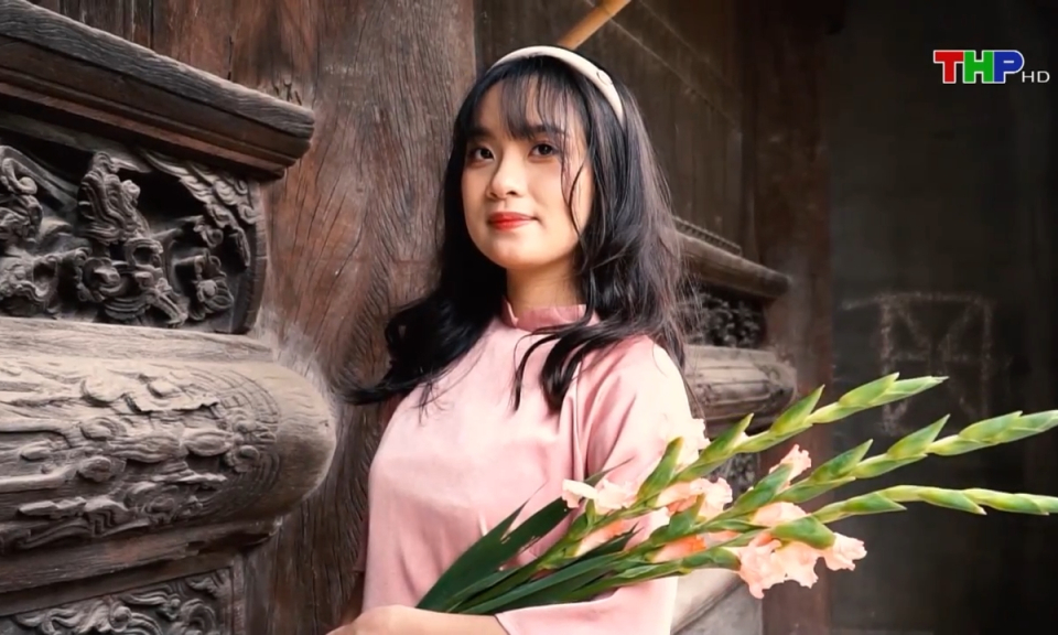 Chụp ảnh &aacute;o d&agrave;i đ&oacute;n xu&acirc;n