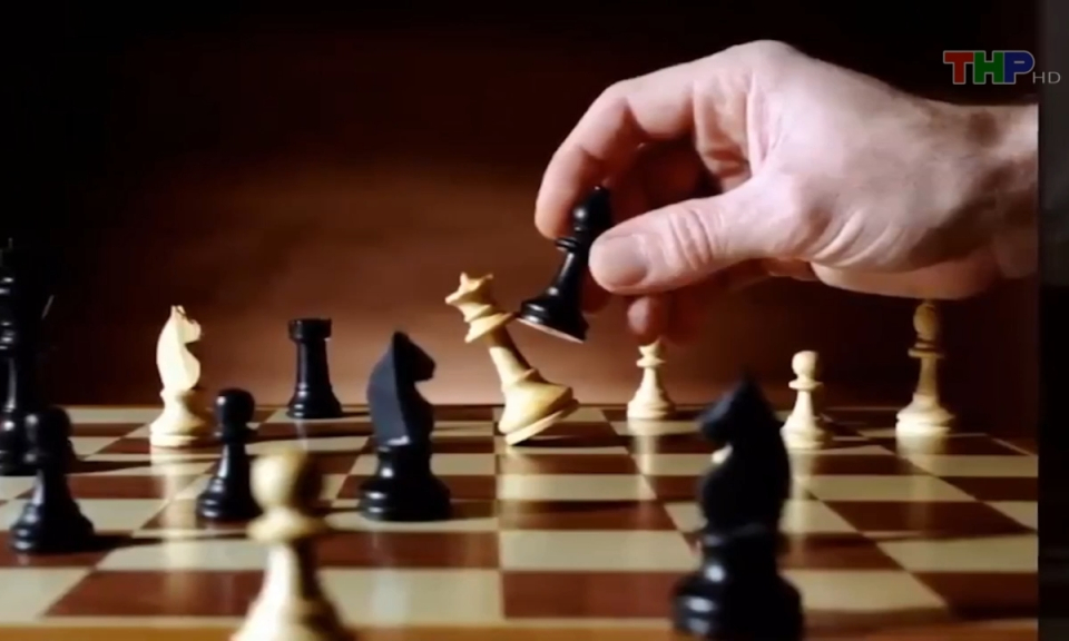 Măng non đất Cảng: Dạy Cờ vua (Phần 4) 