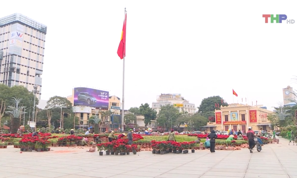 Trang tr&iacute; hoa xu&acirc;n tại Dải trung t&acirc;m  