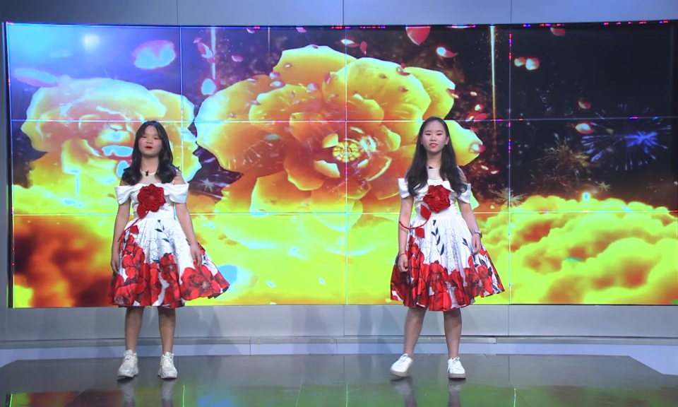 Măng non đất Cảng: Dạy h&aacute;t ca kh&uacute;c &ldquo;Đ&oacute;n xu&acirc;n&rdquo;