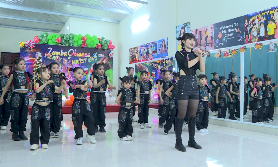 Măng non đất Cảng: Zumba c&ugrave;ng em                 