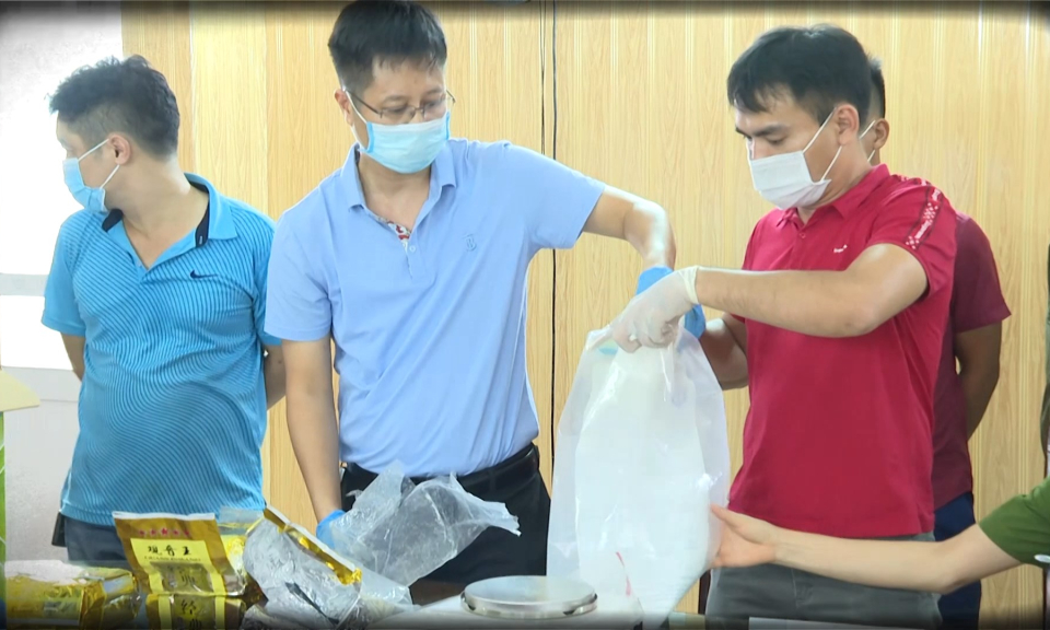 Ph&aacute;p luật v&agrave; cuộc sống: Đấu tranh với tội phạm bu&ocirc;n b&aacute;n tr&aacute;i ph&eacute;p chất ma t&uacute;y