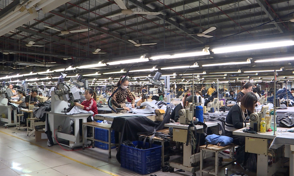 Lao động v&agrave; c&ocirc;ng đo&agrave;n: Chuyện thưởng Tết