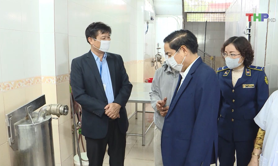 Kiểm tra an to&agrave;n thực phẩm dịp Tết