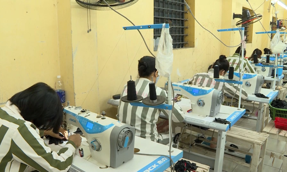 Phụ nữ Việt: Xung quanh c&acirc;u chuyện quyền của phạm nh&acirc;n nữ