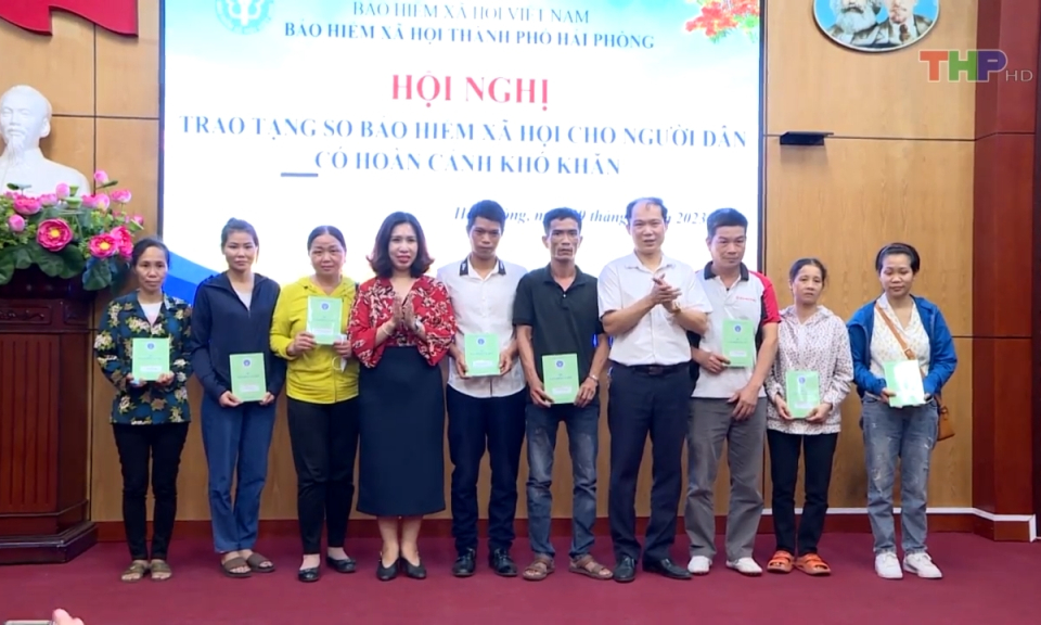 Đại biểu nh&acirc;n d&acirc;n với cử tri: Niềm vui từ những nghị quyết hợp l&ograve;ng d&acirc;n