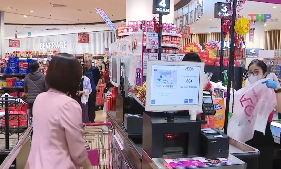 H&agrave;ng Tết phong ph&uacute; tại c&aacute;c si&ecirc;u thị