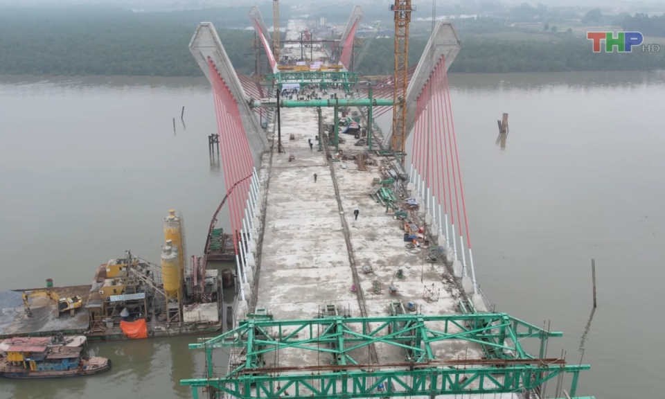 Kinh tế v&agrave; đ&ocirc; thị: Xu&acirc;n về tr&ecirc;n những c&ocirc;ng tr&igrave;nh trọng điểm