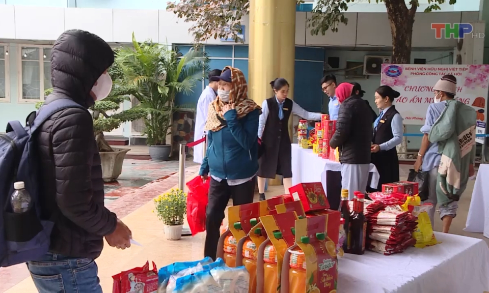 Y tế sức khỏe: Ấm l&ograve;ng bệnh nh&acirc;n đ&oacute;n Tết trong bệnh viện