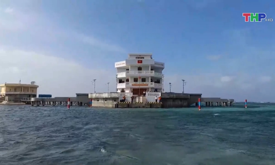 Đ&oacute;n Tết ở Trường Sa 