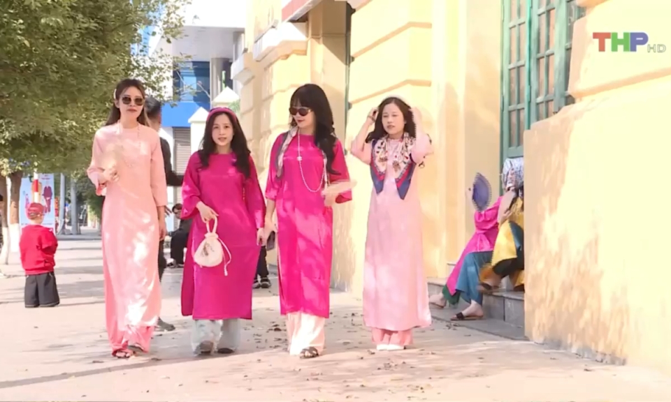 N&eacute;t đẹp &aacute;o d&agrave;i truyền thống ng&agrave;y xu&acirc;n