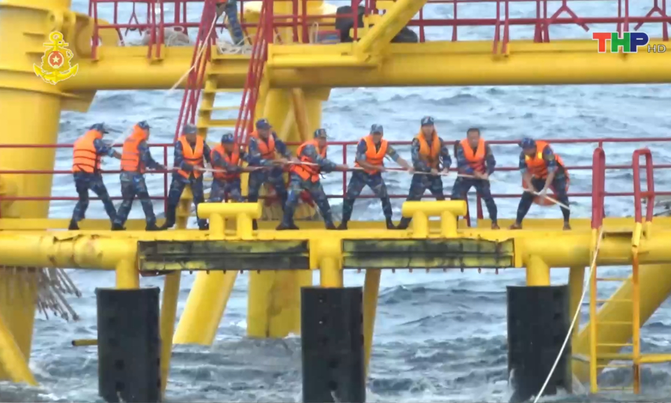 Tổ quốc v&agrave; người chiến sĩ Hải qu&acirc;n: Mang m&ugrave;a xu&acirc;n ra Trường Sa