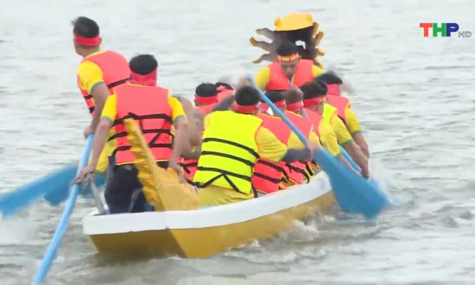 S&ocirc;i nổi Giải đua thuyền Rồng truyền thống tr&ecirc;n s&ocirc;ng Đa Độ