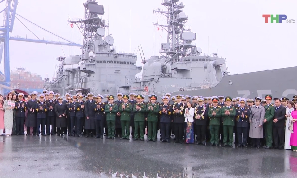 Tàu huấn luyện của Lực lượng Tự vệ trên biển Nhật Bản thăm thành phố