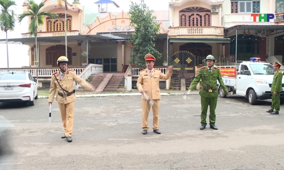 An to&agrave;n giao th&ocirc;ng: Đảm bảo an to&agrave;n giao th&ocirc;ng cho du kh&aacute;ch 