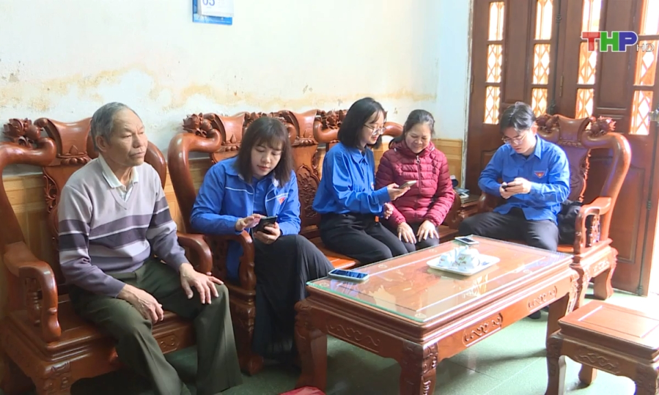 Tuy&ecirc;n truyền thực hiện dịch vụ c&ocirc;ng trực tuyến