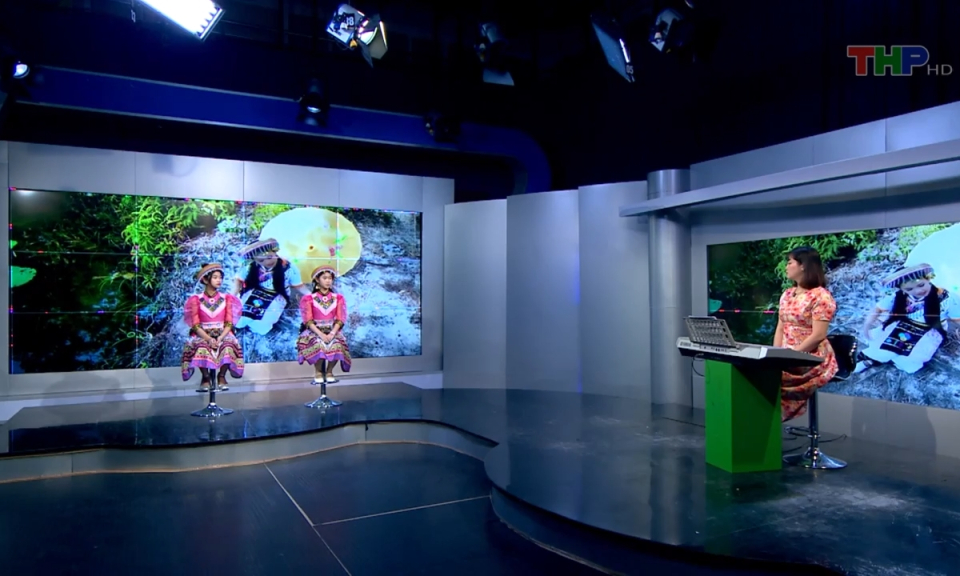 Măng non đất Cảng: Dạy h&aacute;t &lsquo;&rsquo;Inh lả ơi&rsquo;&rsquo;