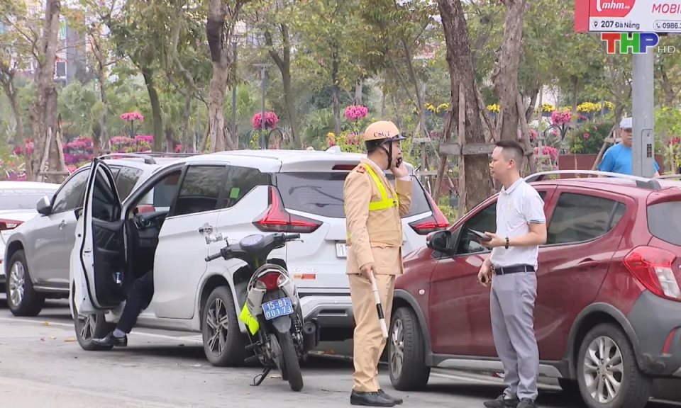 Thực trạng vi phạm đậu đỗ xe &ocirc; t&ocirc; tại khu vực nội đ&ocirc;