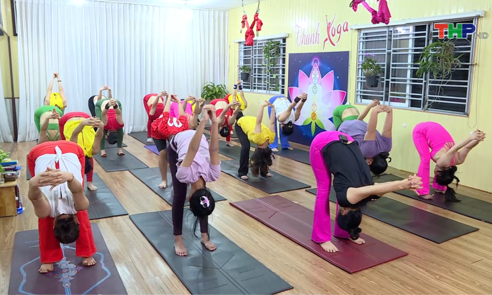 Măng non đất Cảng: C&ugrave;ng em học Yoga (Phần 1)