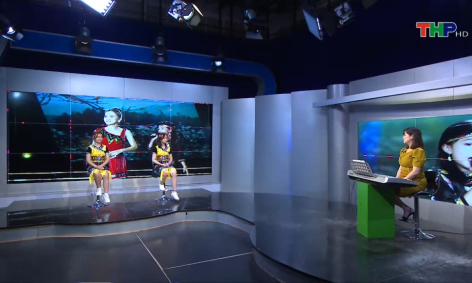 Măng non đất Cảng: Dạy h&aacute;t &lsquo;&rsquo;C&ocirc; gi&aacute;o em l&agrave; hoa &Ecirc; Ban&rsquo;&rsquo;