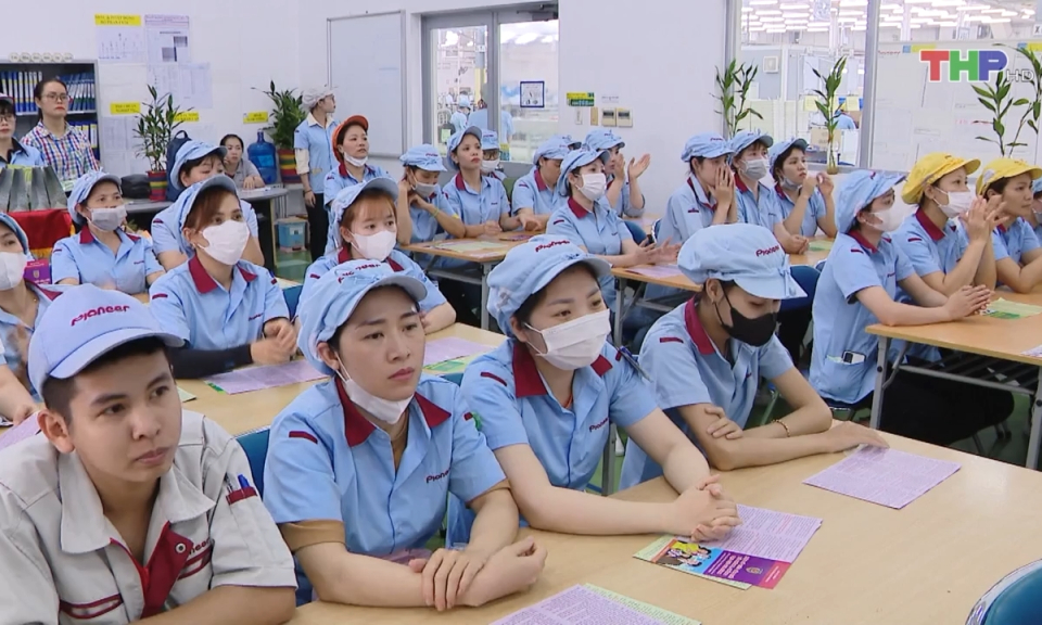 Tuy&ecirc;n truyền Luật BHXH, c&aacute;c ch&iacute;nh s&aacute;ch đối với lao động nữ