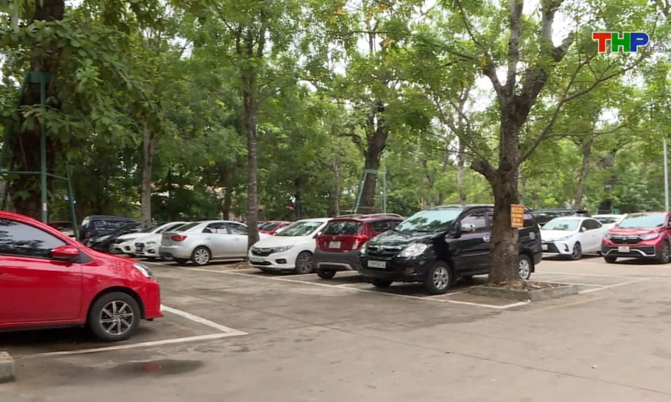 Ph&aacute;p luật v&agrave; cuộc sống: Bất cập trong quản l&yacute; b&atilde;i đỗ xe miễn ph&iacute;