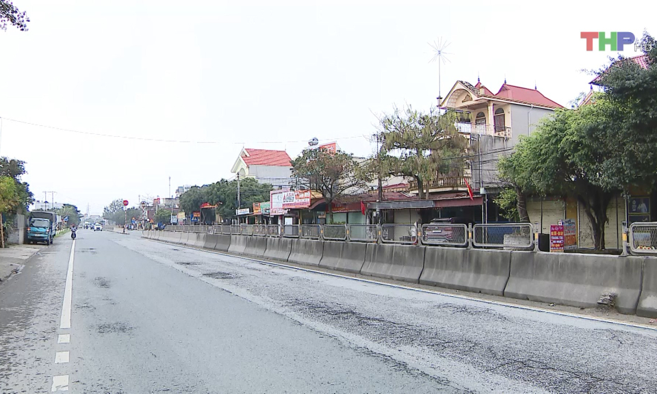 Tiềm ẩn nguy cơ mất ATGT tr&ecirc;n Quốc lộ 10