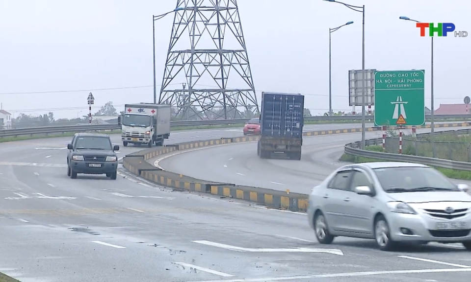 Bất cập hạ tầng giao th&ocirc;ng tr&ecirc;n tuyến Quốc lộ 10  