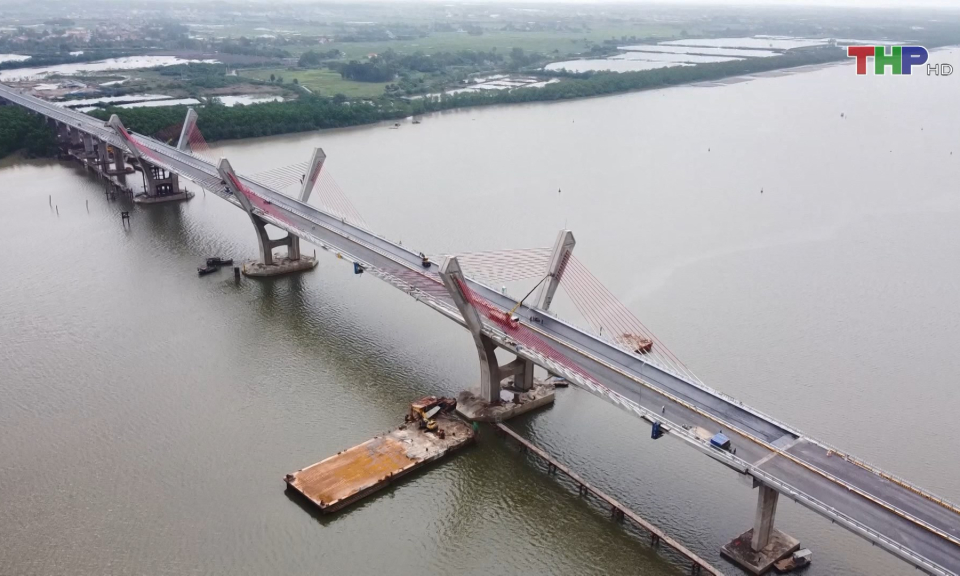 Gấp rút thi công dự án đầu tư xây dựng cầu Bến Rừng