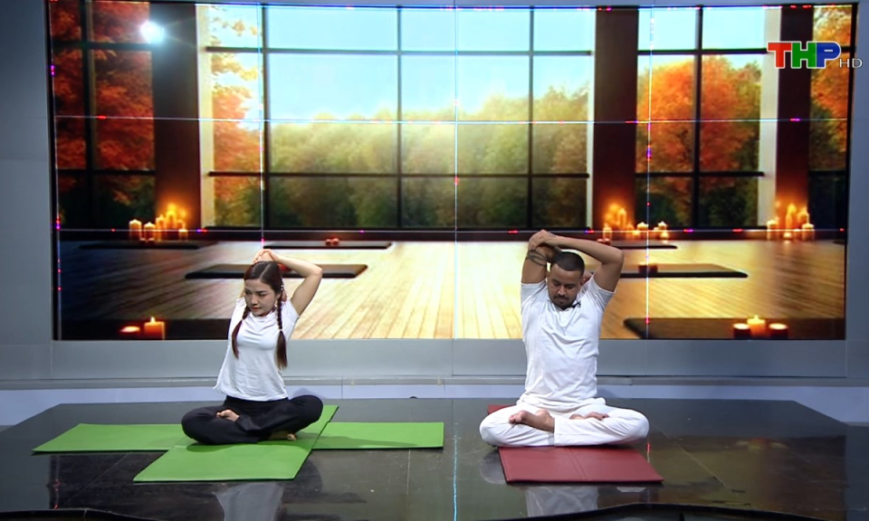 Măng non đất Cảng: Các động tác Yoga uốn cong nghiêng