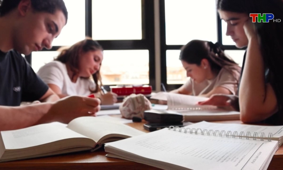 Cửa sổ du học: Những kh&oacute; khăn khi đi du học v&agrave; c&aacute;ch vượt qua