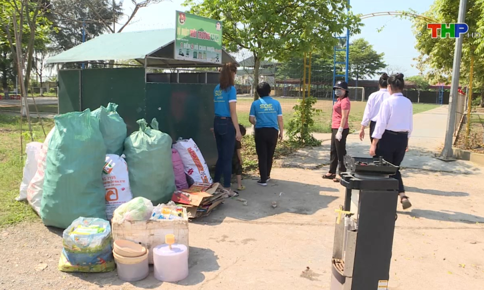 Ng&agrave;y nữa để y&ecirc;u thương: Thu gom phế liệu thiện nguyện tại An L&atilde;o