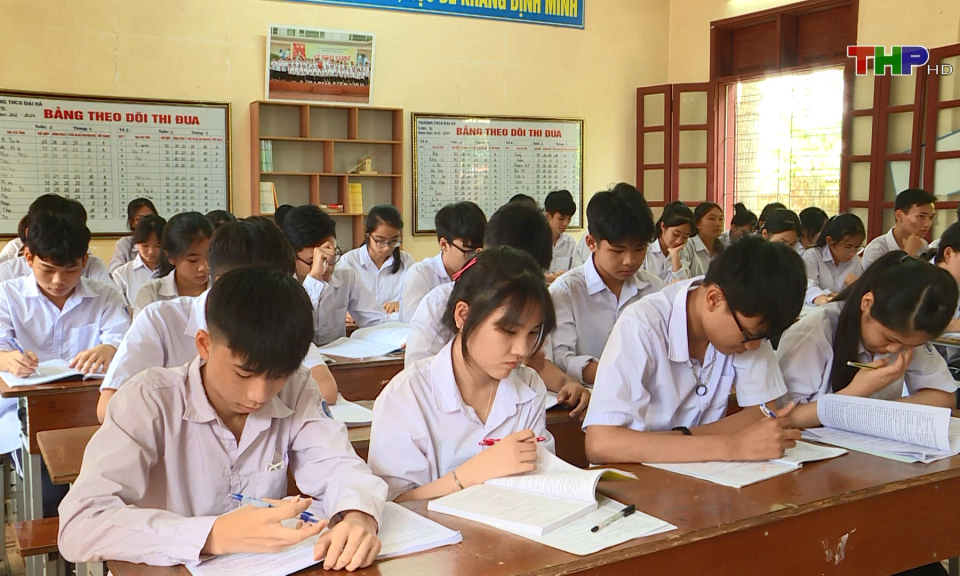 Đồng h&agrave;nh c&ugrave;ng học sinh trước Kỳ thi v&agrave;o lớp 10 THPT