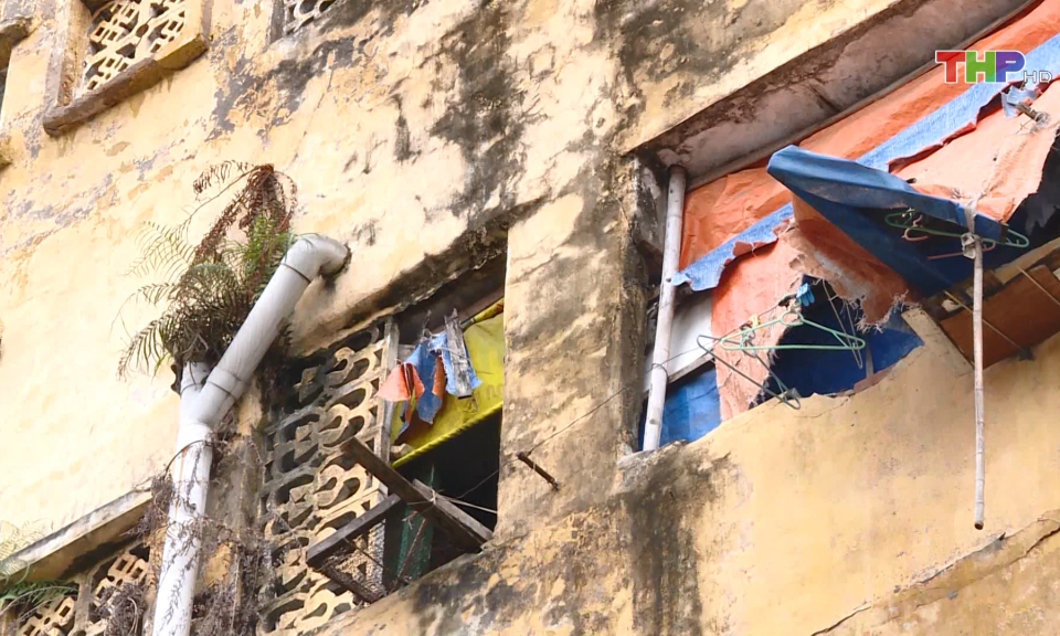 Nguy cơ mất an to&agrave;n tại c&aacute;c khu tập thể xuống cấp