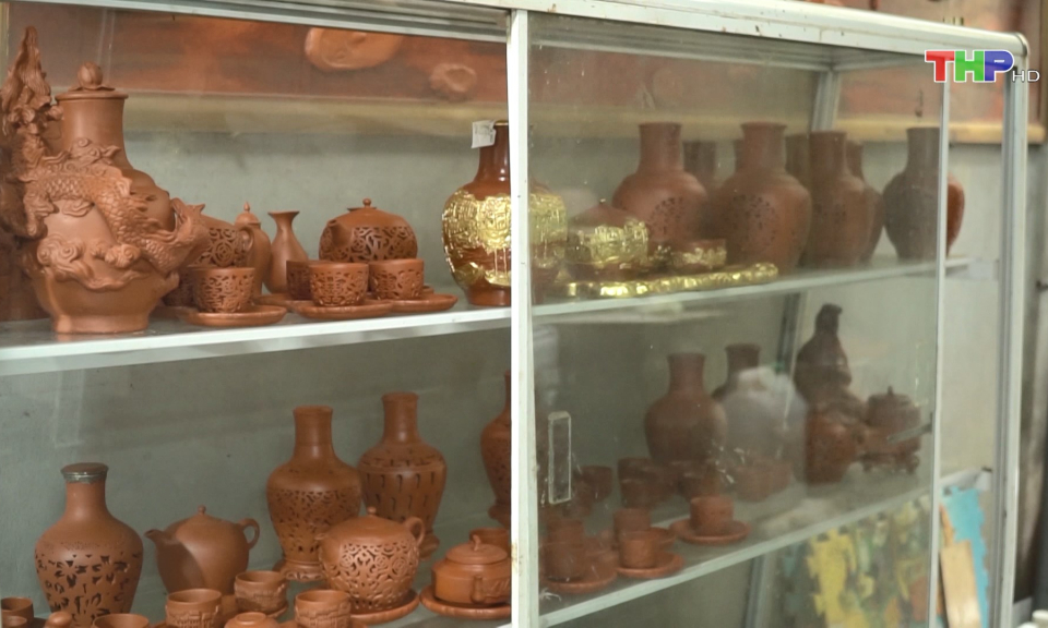 G&igrave;n giữ nghề gốm da chu