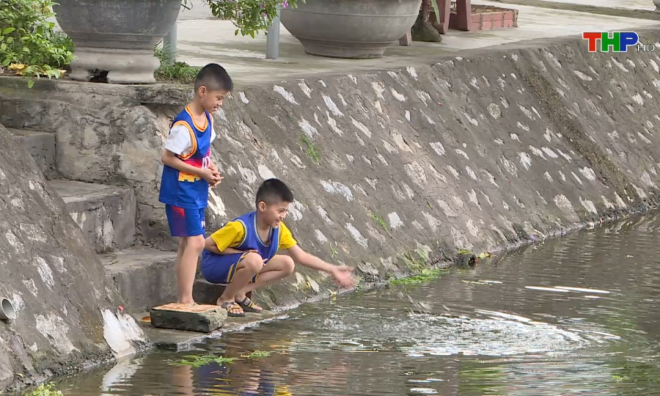 Ph&aacute;p luật v&agrave; cuộc sống: Những vướng mắc trong thực hiện c&ocirc;ng t&aacute;c bảo vệ, chăm s&oacute;c trẻ em