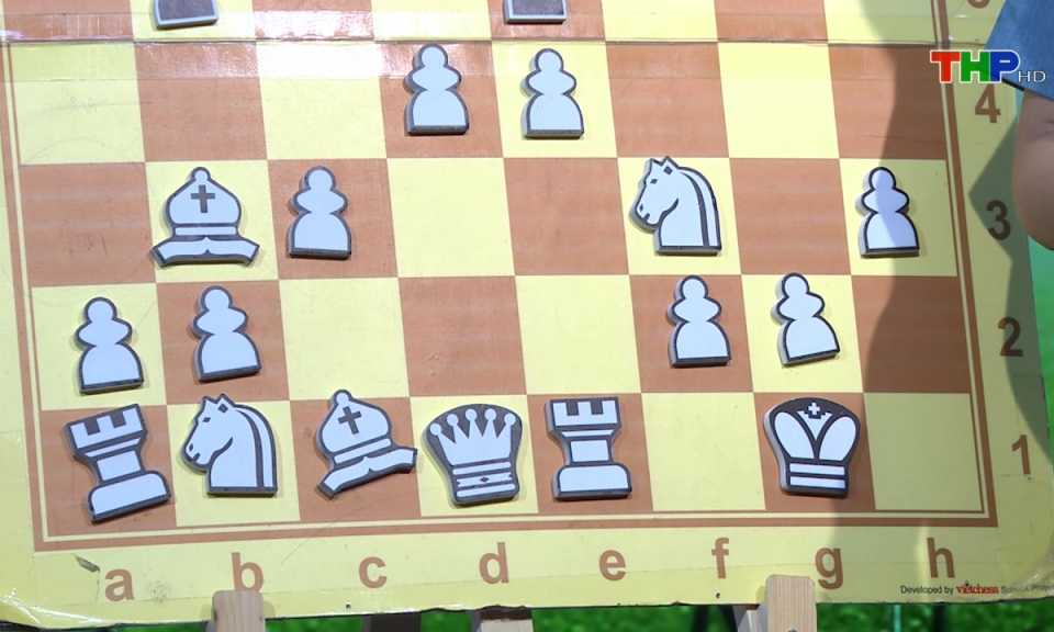 Măng non đất Cảng: Dạy cờ vua (Phần 17)