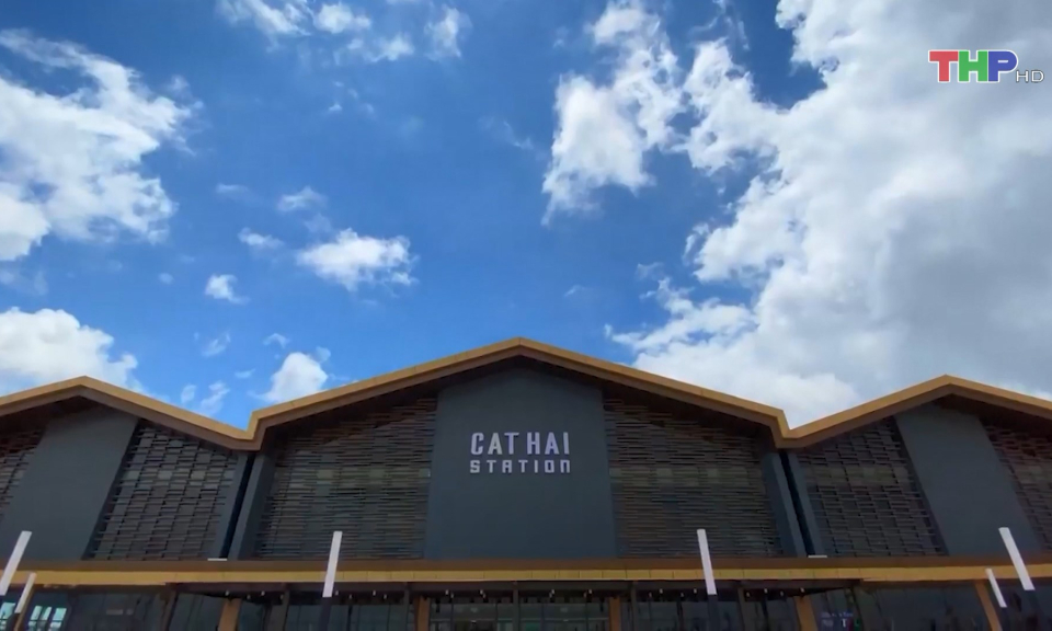 C&aacute;p treo C&aacute;t B&agrave; thu h&uacute;t du kh&aacute;ch