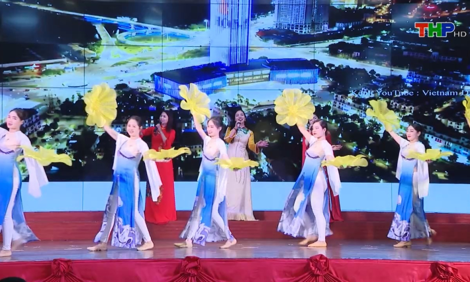 Phụ nữ Việt: T&ocirc;n vinh vẻ đẹp phụ nữ